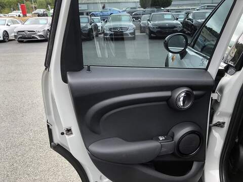 MINI Hatch Cooper D - U2118