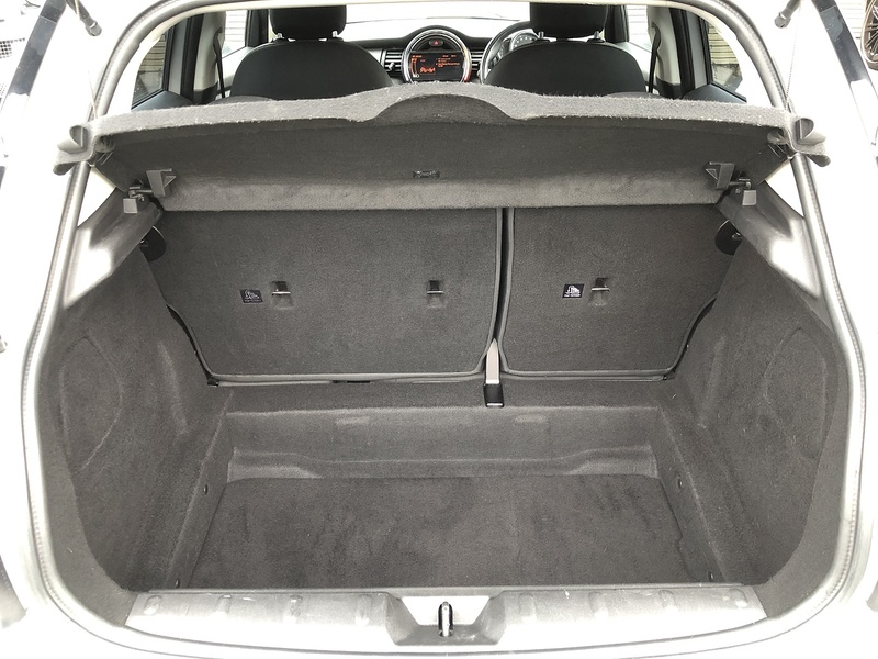 MINI Hatch Cooper D - U2118