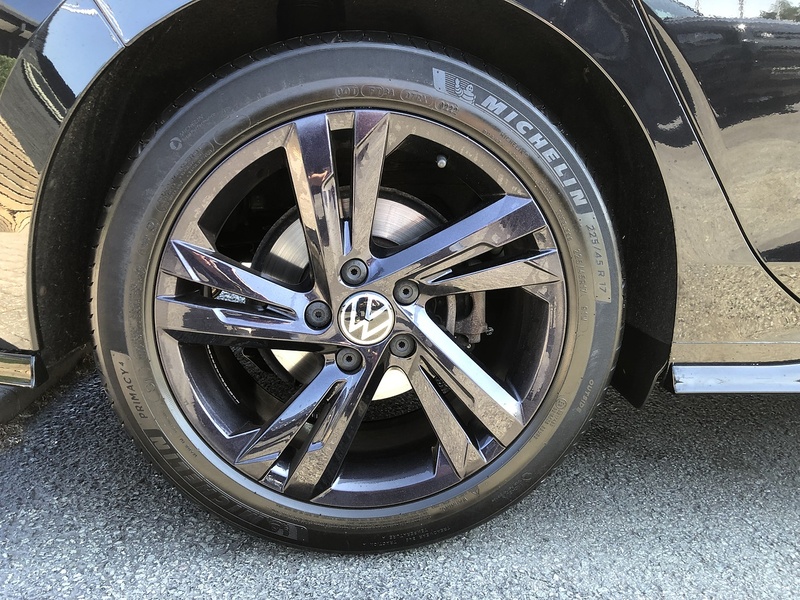 Volkswagen Golf TSI R-Line - U2121