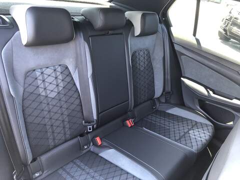 Volkswagen Golf TSI R-Line - U2121