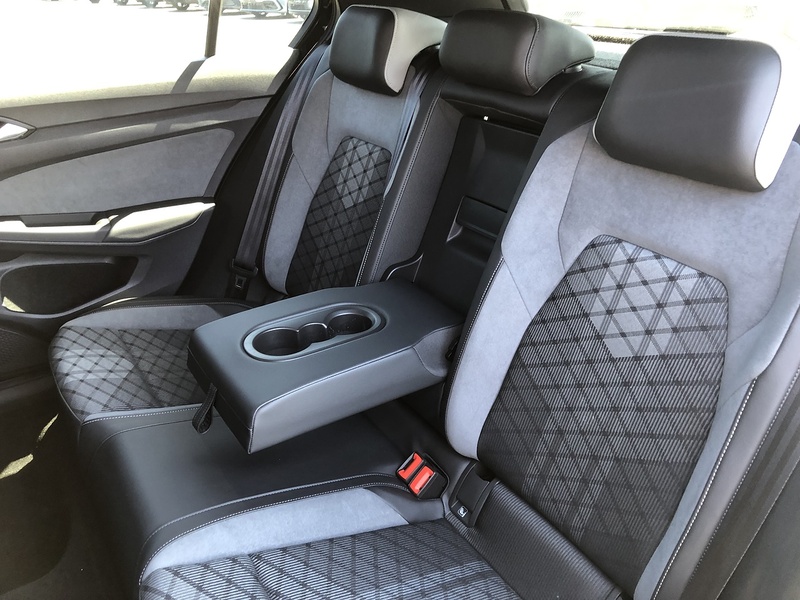 Volkswagen Golf TSI R-Line - U2121