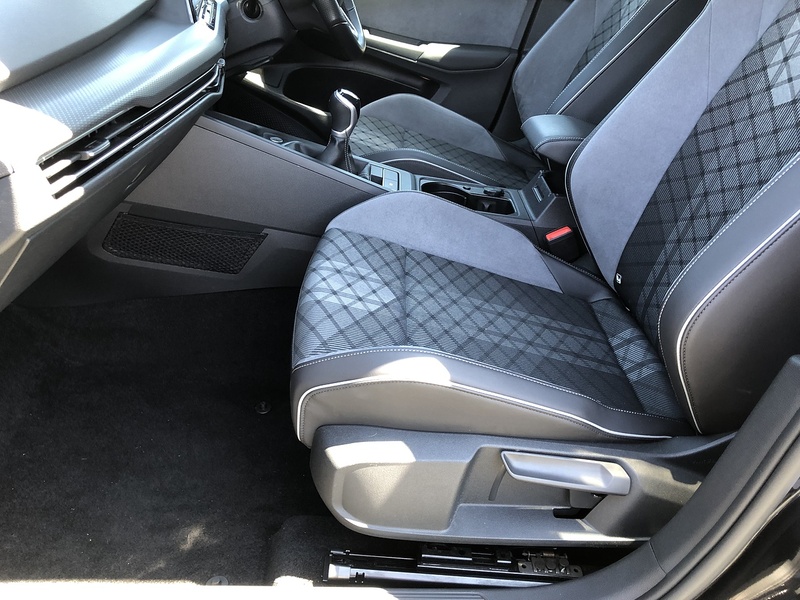 Volkswagen Golf TSI R-Line - U2121