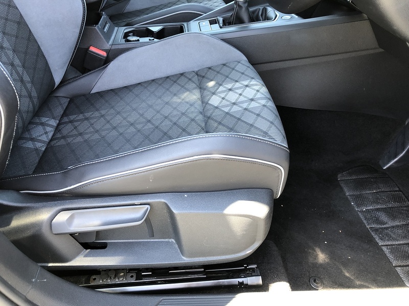 Volkswagen Golf TSI R-Line - U2121