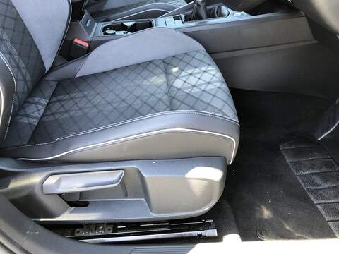 Volkswagen Golf TSI R-Line - U2121