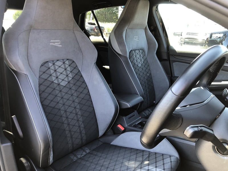 Volkswagen Golf TSI R-Line - U2121