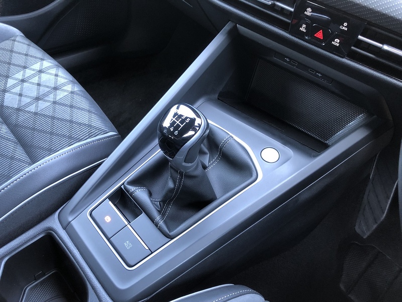 Volkswagen Golf TSI R-Line - U2121