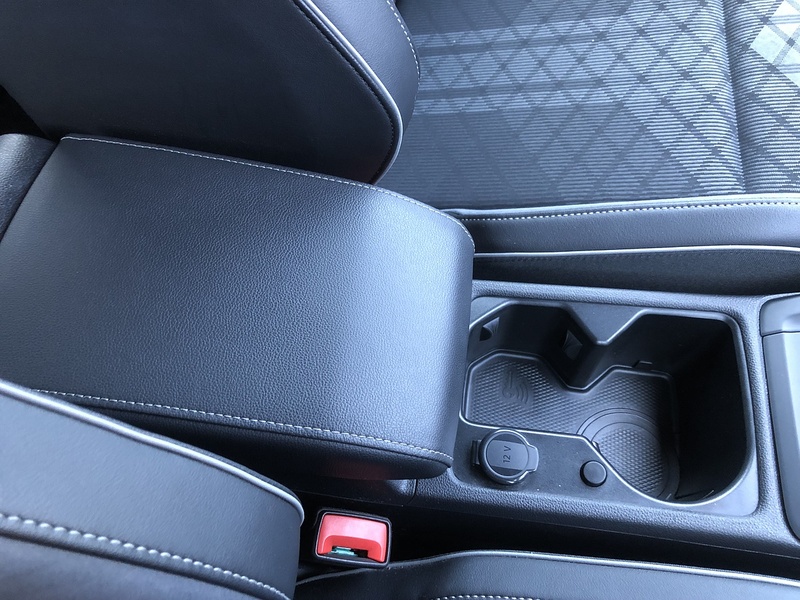 Volkswagen Golf TSI R-Line - U2121
