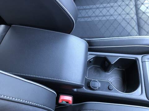 Volkswagen Golf TSI R-Line - U2121