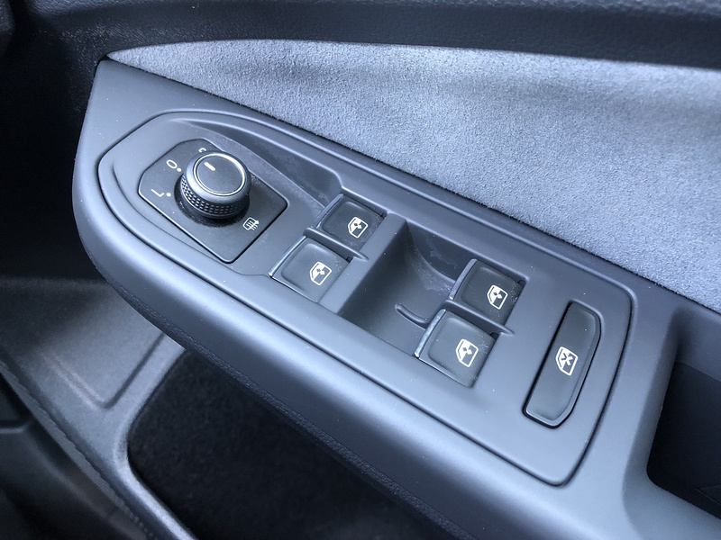 Volkswagen Golf TSI R-Line - U2121