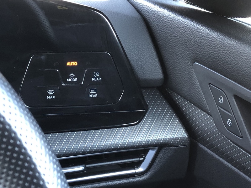 Volkswagen Golf TSI R-Line - U2121