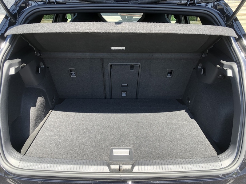Volkswagen Golf TSI R-Line - U2121