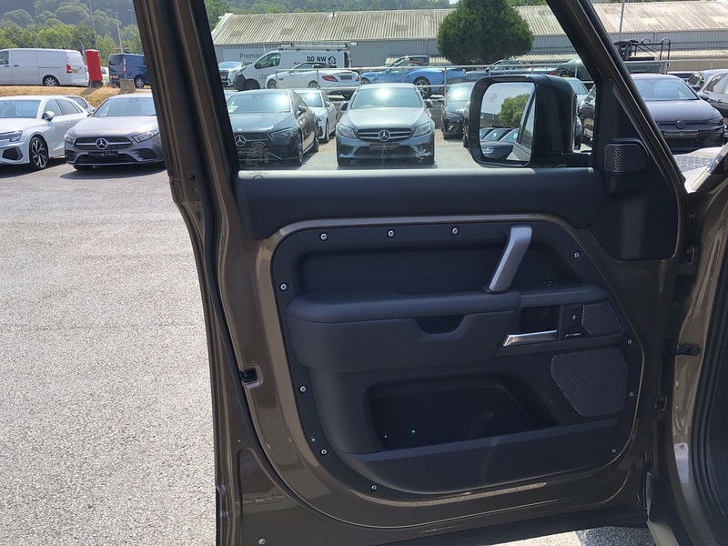 Land Rover Defender 110 D300 MHEV X-Dynamic HSE - U2132