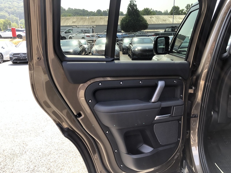 Land Rover Defender 110 D300 MHEV X-Dynamic HSE - U2132