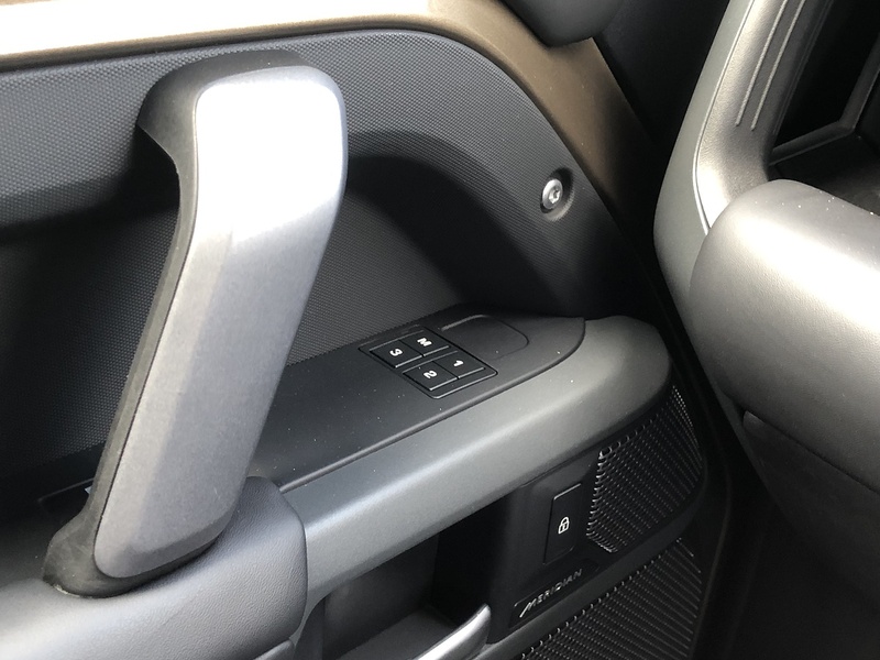 Land Rover Defender 110 D300 MHEV X-Dynamic HSE - U2132