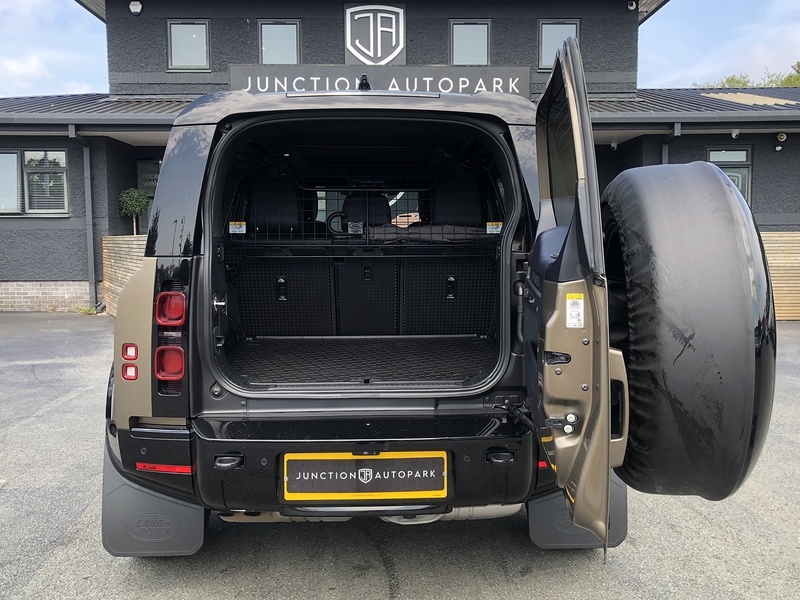 Land Rover Defender 110 D300 MHEV X-Dynamic HSE - U2132