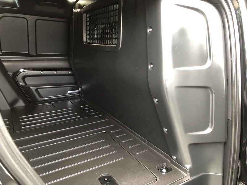Land Rover Defender 110 D250 MHEV - U2163