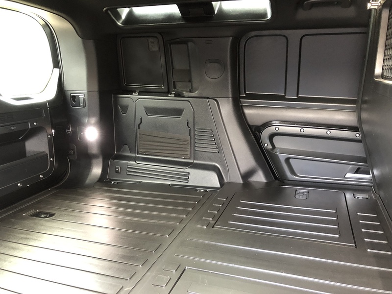 Land Rover Defender 110 D250 MHEV - U2163