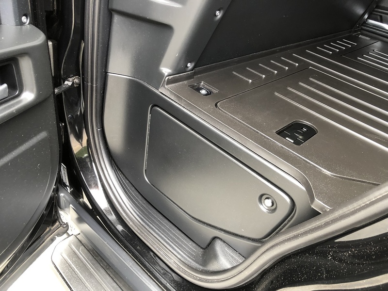 Land Rover Defender 110 D250 MHEV - U2163