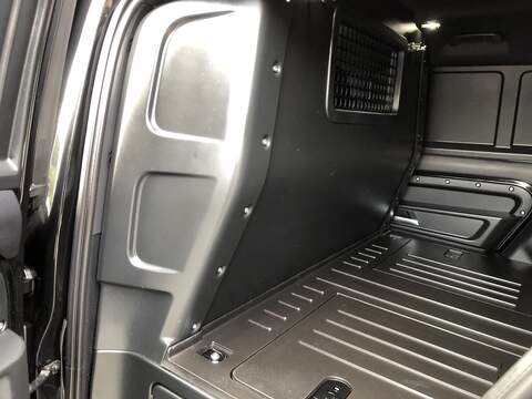 Land Rover Defender 110 D250 MHEV - U2163