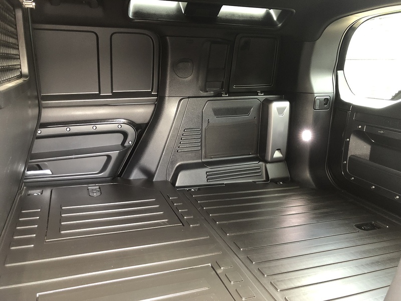 Land Rover Defender 110 D250 MHEV - U2163