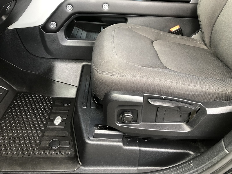 Land Rover Defender 110 D250 MHEV - U2163