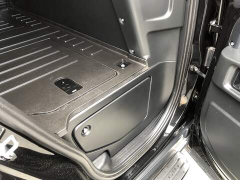 Land Rover Defender 110 D250 MHEV - U2163