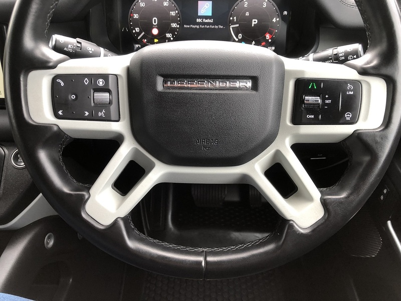 Land Rover Defender 110 D250 MHEV - U2163