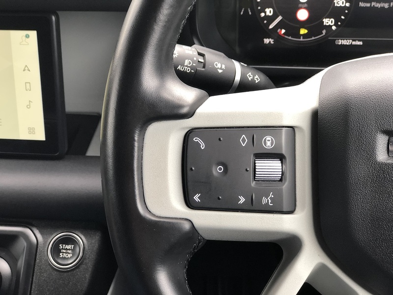 Land Rover Defender 110 D250 MHEV - U2163