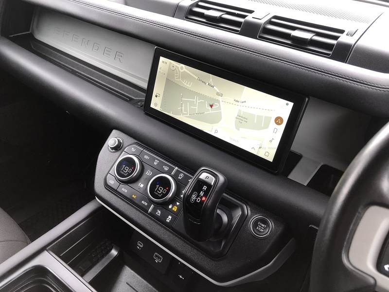 Land Rover Defender 110 D250 MHEV - U2163