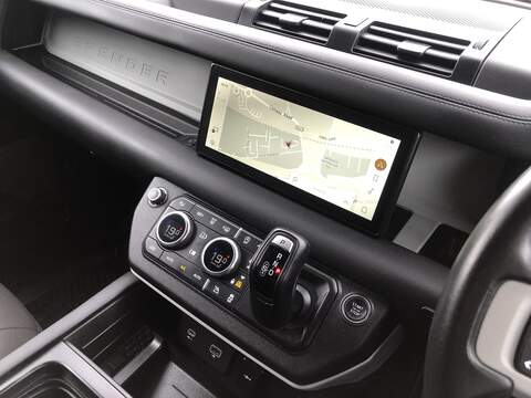 Land Rover Defender 110 D250 MHEV - U2163