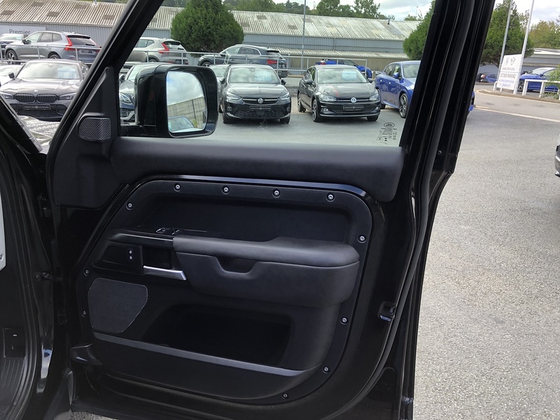 Land Rover Defender 110 D250 MHEV - U2163