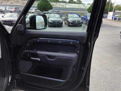 Land Rover Defender 110 D250 MHEV - U2163