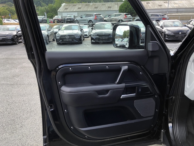 Land Rover Defender 110 D250 MHEV - U2163