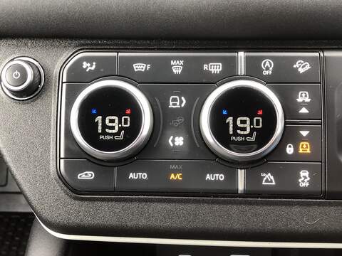 Land Rover Defender 110 D250 MHEV - U2163