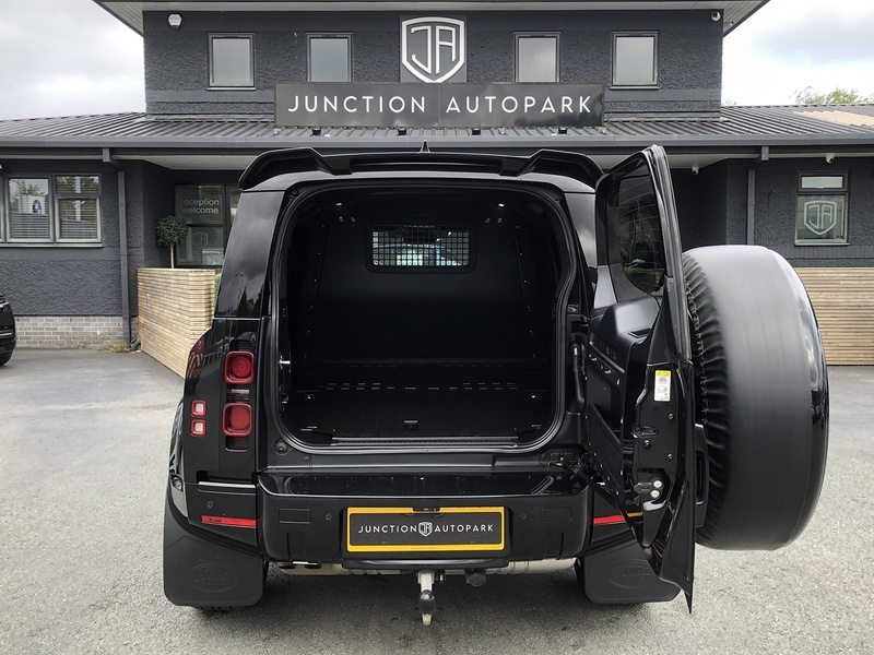 Land Rover Defender 110 D250 MHEV - U2163