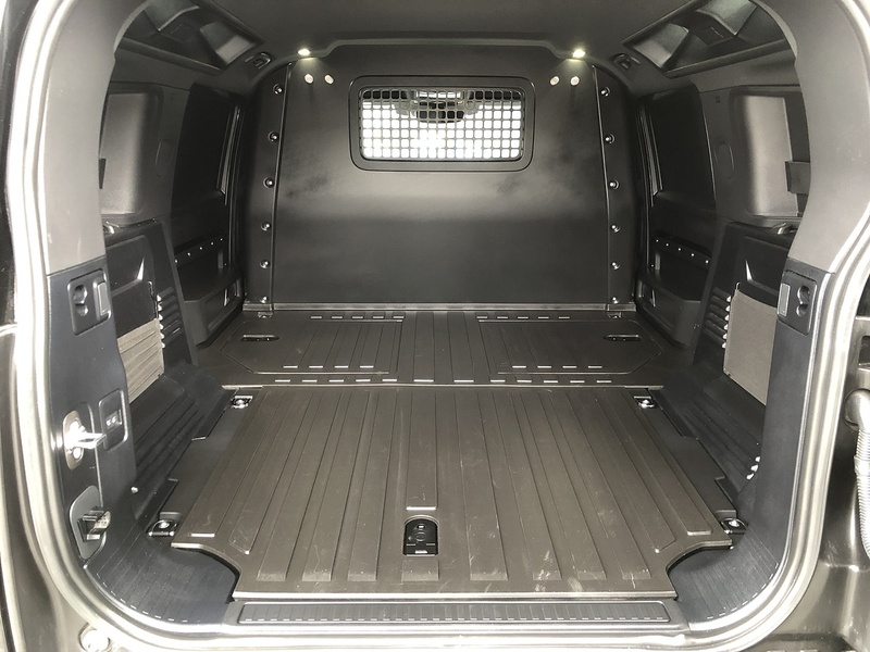 Land Rover Defender 110 D250 MHEV - U2163