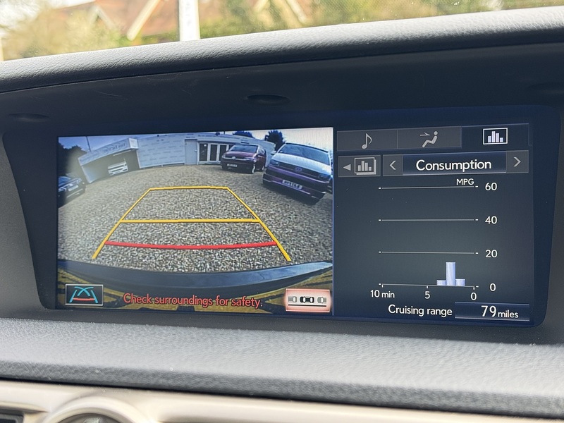 Lexus 2.5 300h SE Saloon 4dr Petrol Hybrid CVT Euro 5 (s/s) (223 ps)