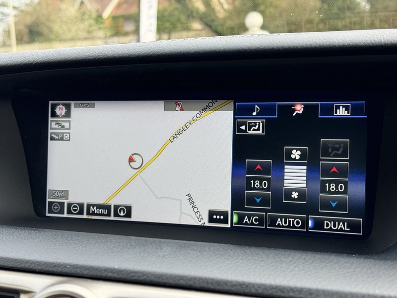 Lexus 2.5 300h SE Saloon 4dr Petrol Hybrid CVT Euro 5 (s/s) (223 ps)