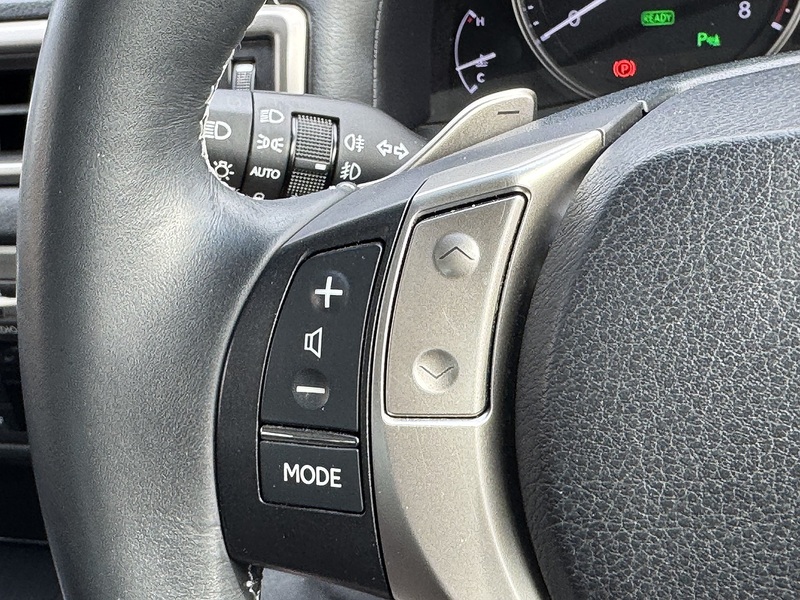 Lexus 2.5 300h SE Saloon 4dr Petrol Hybrid CVT Euro 5 (s/s) (223 ps)