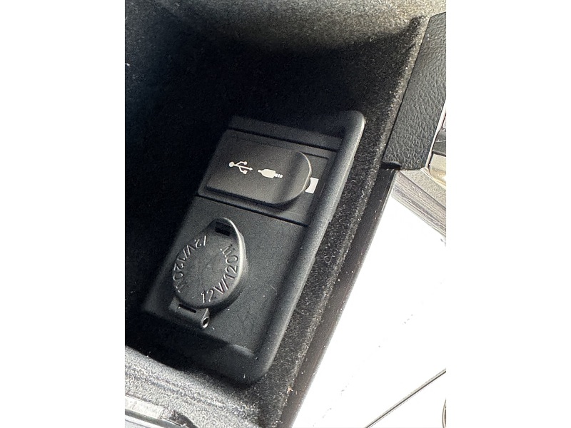 Lexus 2.5 300h SE Saloon 4dr Petrol Hybrid CVT Euro 5 (s/s) (223 ps)