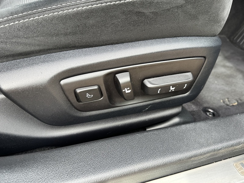 Lexus 2.5 300h SE Saloon 4dr Petrol Hybrid CVT Euro 5 (s/s) (223 ps)