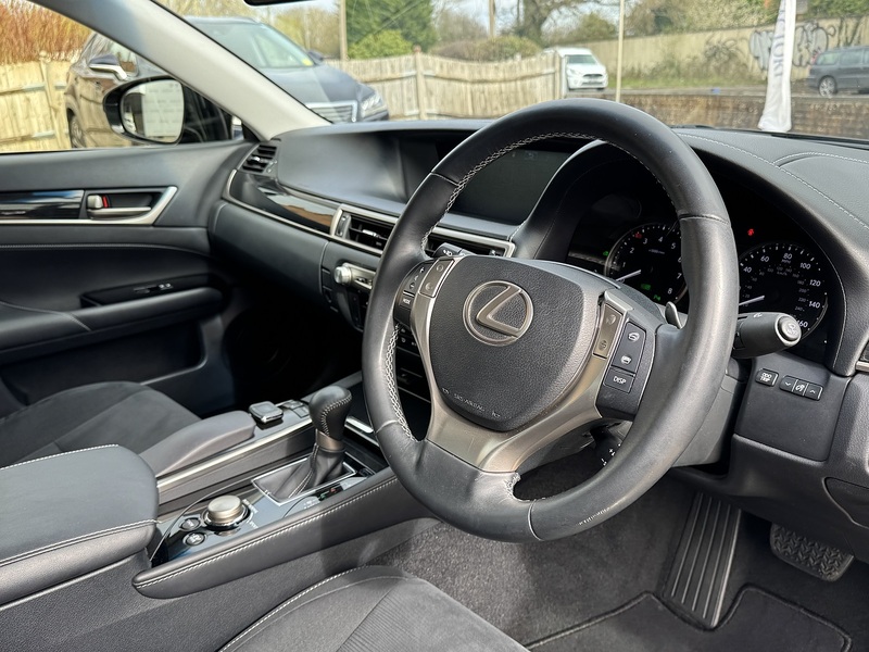 Lexus 2.5 300h SE Saloon 4dr Petrol Hybrid CVT Euro 5 (s/s) (223 ps)