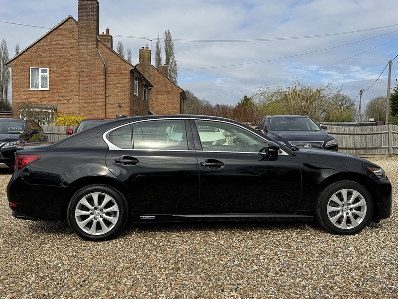 Lexus 2.5 300h SE Saloon 4dr Petrol Hybrid CVT Euro 5 (s/s) (223 ps)