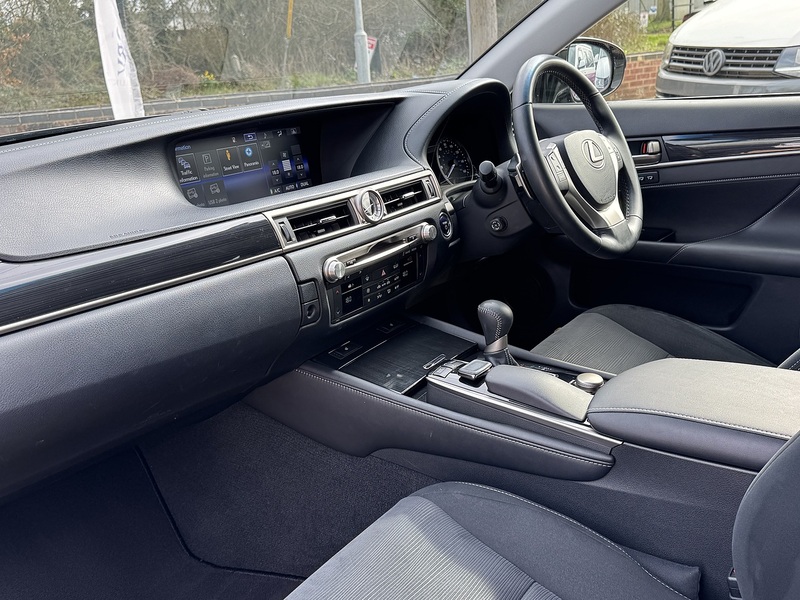 Lexus 2.5 300h SE Saloon 4dr Petrol Hybrid CVT Euro 5 (s/s) (223 ps)