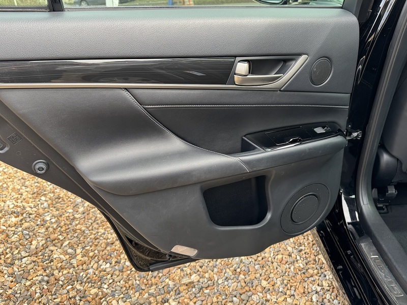 Lexus 2.5 300h SE Saloon 4dr Petrol Hybrid CVT Euro 5 (s/s) (223 ps)