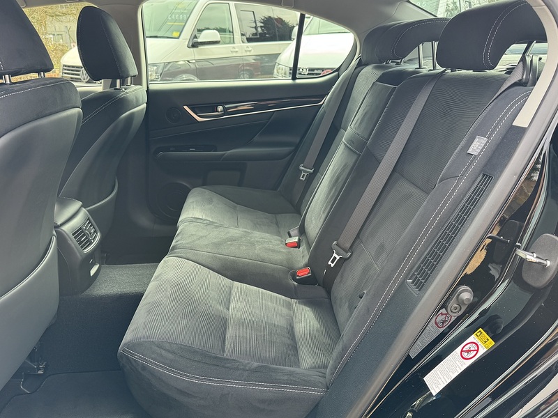 Lexus 2.5 300h SE Saloon 4dr Petrol Hybrid CVT Euro 5 (s/s) (223 ps)