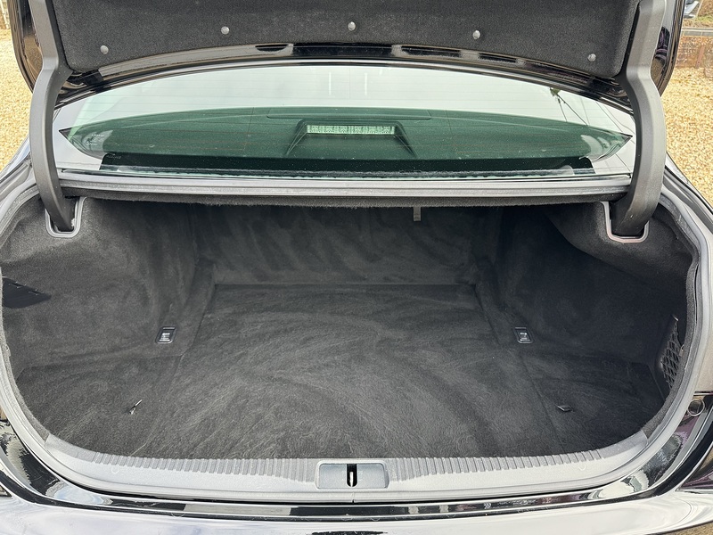 Lexus 2.5 300h SE Saloon 4dr Petrol Hybrid CVT Euro 5 (s/s) (223 ps)