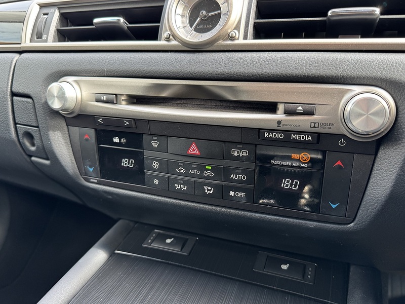 Lexus 2.5 300h SE Saloon 4dr Petrol Hybrid CVT Euro 5 (s/s) (223 ps)