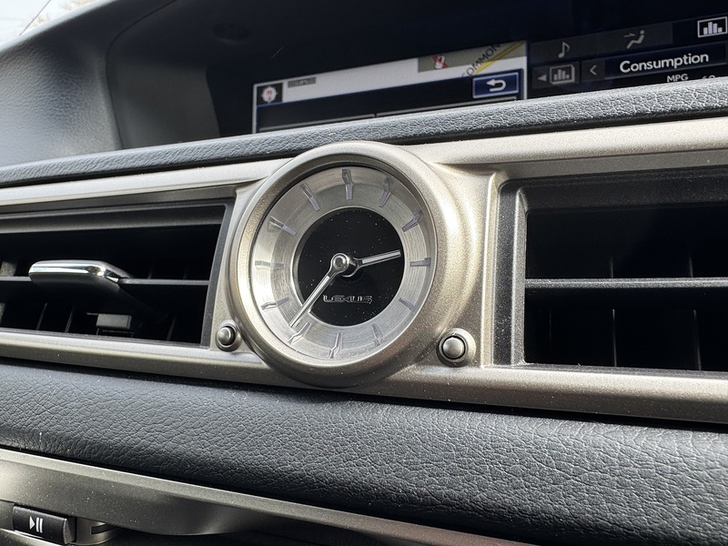 Lexus 2.5 300h SE Saloon 4dr Petrol Hybrid CVT Euro 5 (s/s) (223 ps)