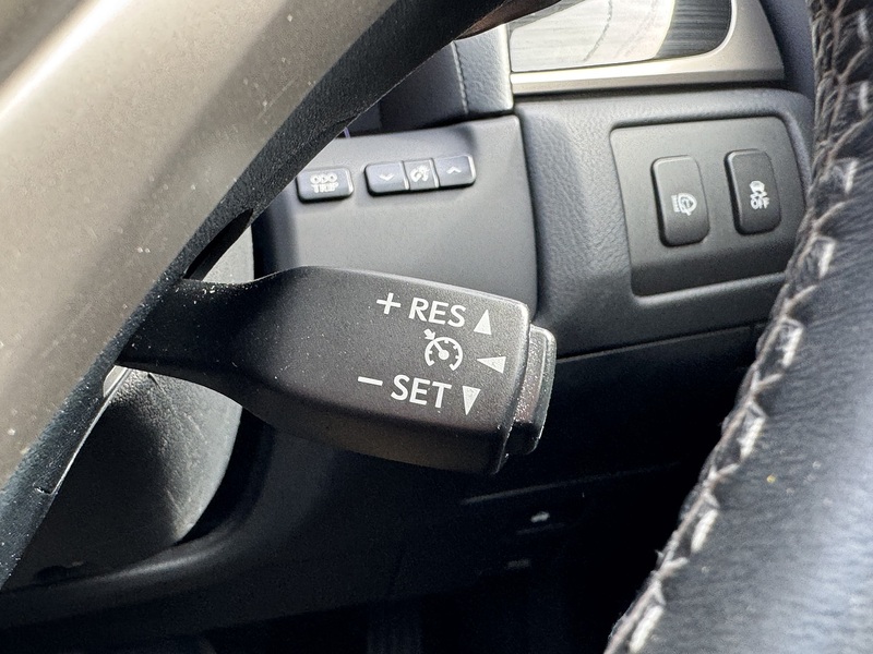 Lexus 2.5 300h SE Saloon 4dr Petrol Hybrid CVT Euro 5 (s/s) (223 ps)